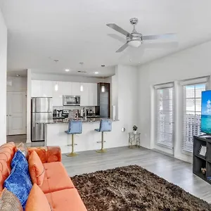 Apartment 2-bedroom Eccentric Oasis